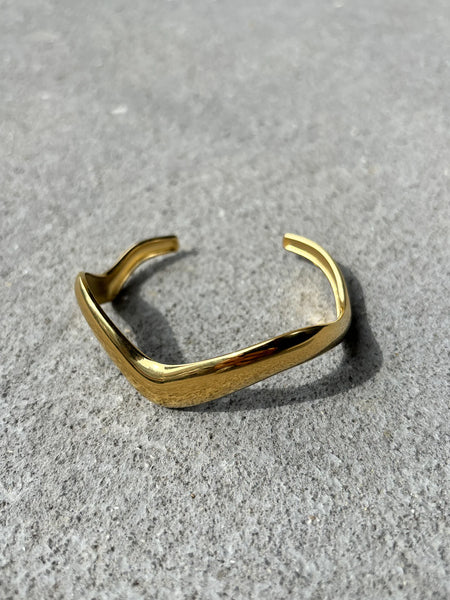 Wavy Slim Bangle - Gold